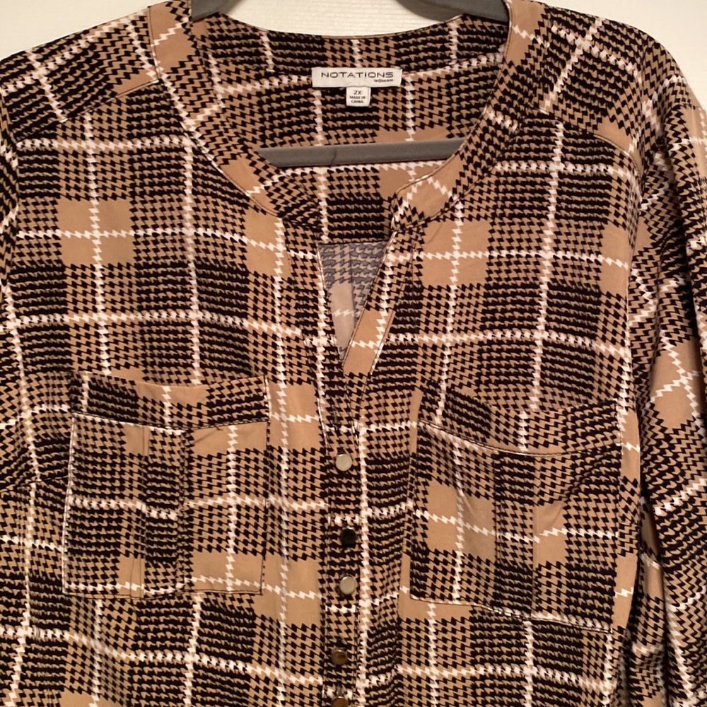 Notations Tan, Black and White Long Sleeve Blouse…size 2X - Picture 2 of 3